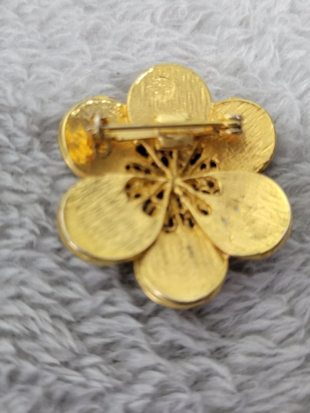 Vintage Style Yellow Enamel Flower Brooch Gold Tone Filigree Floral Pin P8E